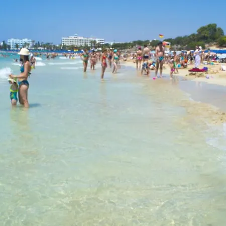 Vilă Beautiful Holiday In A Prime Location In Protaras, Book Early To Secure Your Dates, 1213